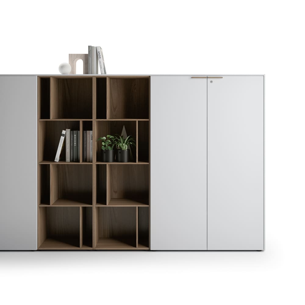Combinaison d'armoires ABA jour et armoires portes battantes BRALCO. Rangement de bureau design