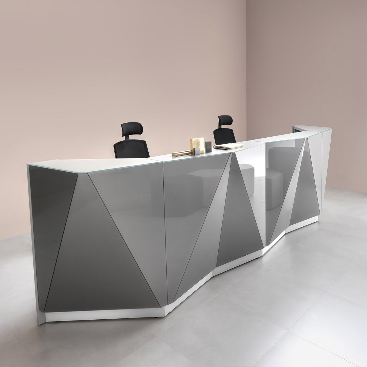 banque d'accueil haut de gamme en verre Alpa