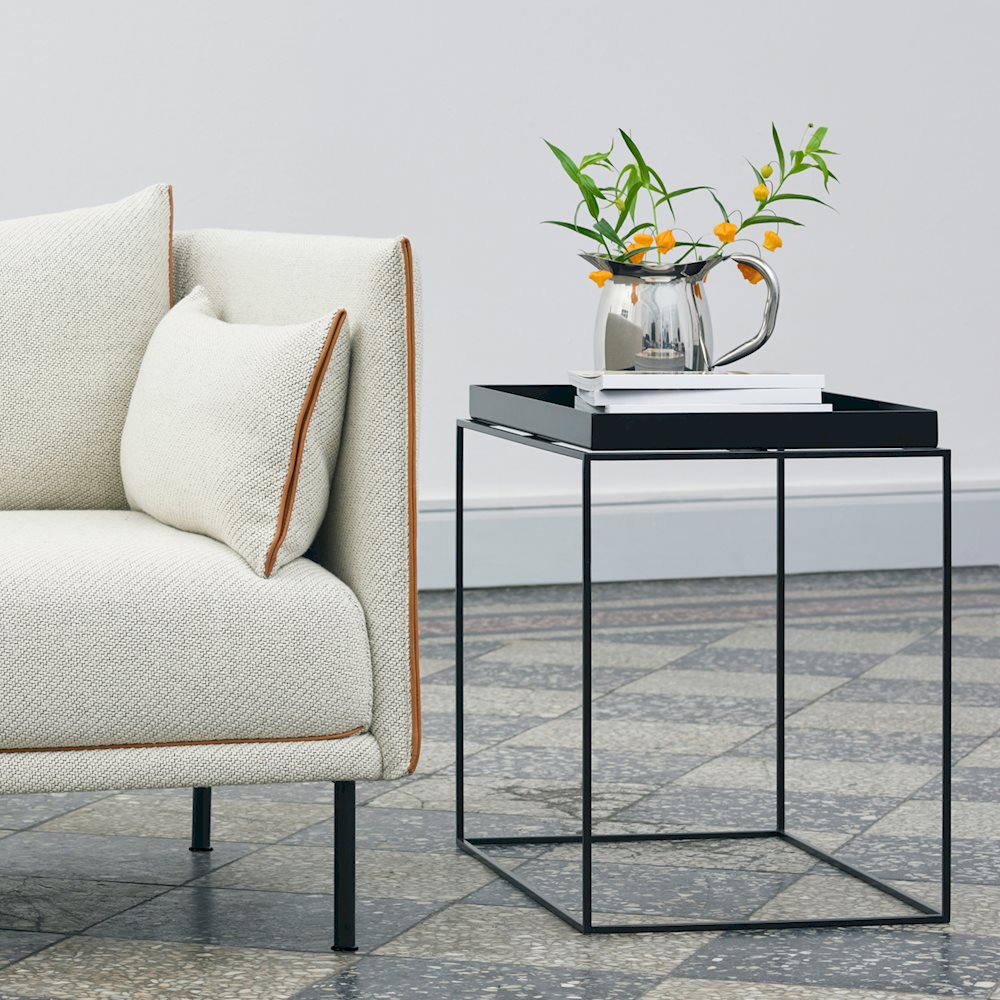 Table basse design en tôle d'acier collection TRAY