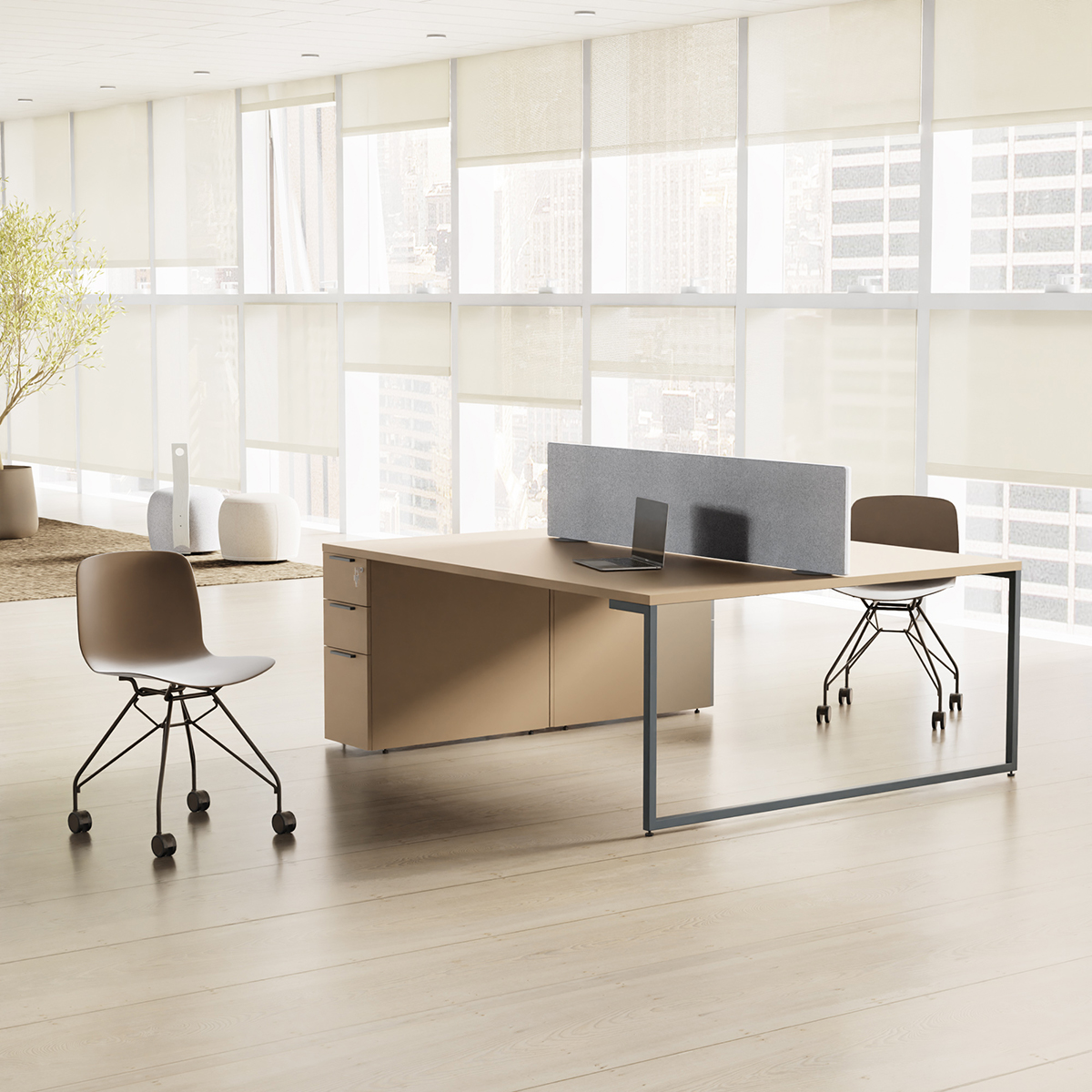 Bureau avec desserte de rangement pour open space.