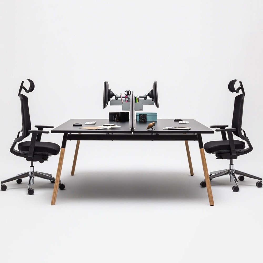 bureau bench pieds bois plateau noir avec écran de séparation en tissu Ogi W