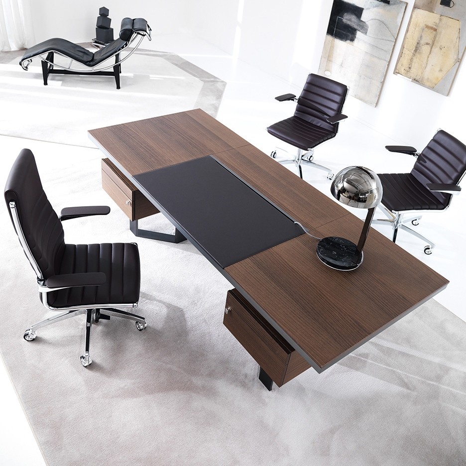 Bureau de direction design Lloyd bois et sous main cuir IVM