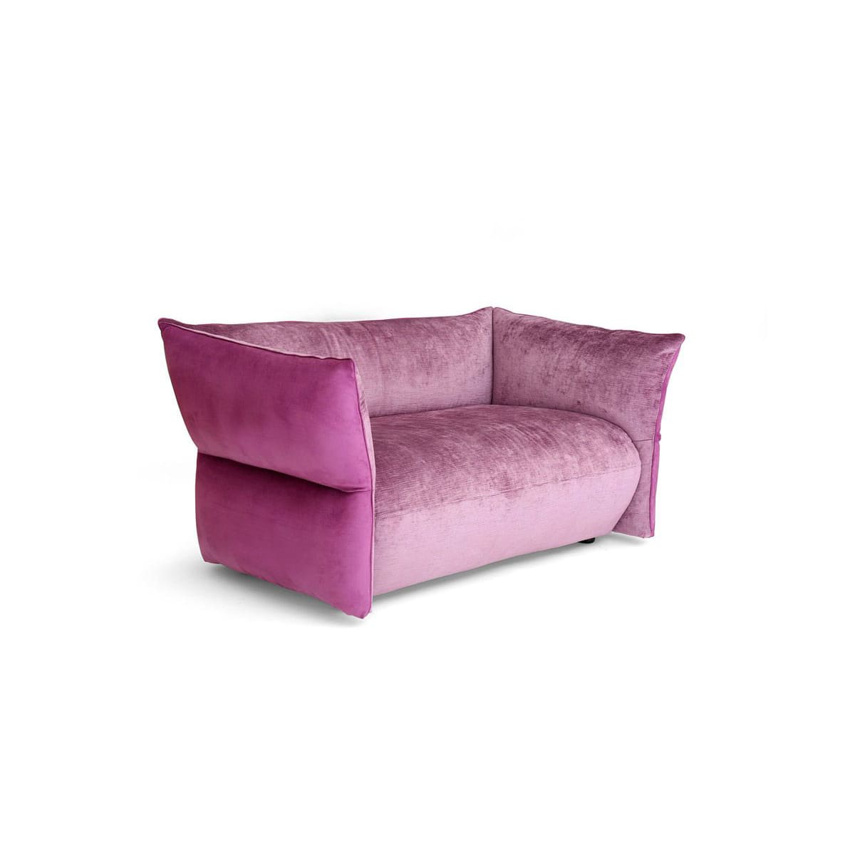 Canapé d'accueil FOYER dispose d'une assise recouverte d'un tissu rose GIOVANNETTI