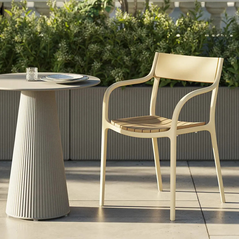 Fauteuil MADISON avec dossier résine pour terrasse et restaurant design