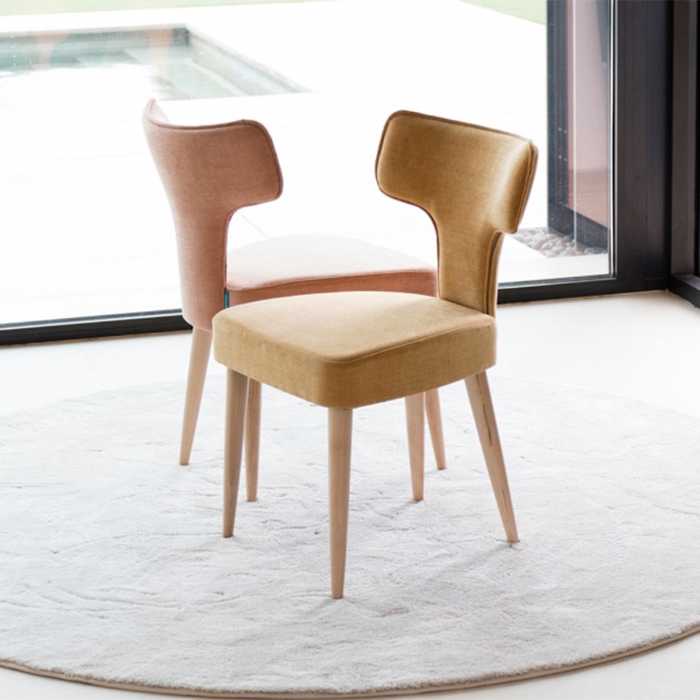 Chaises de restauration velours pieds bois Mili et Lalo