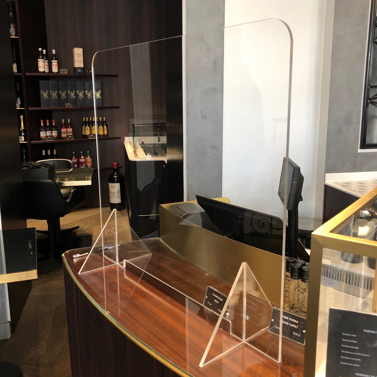 Ecran de protection en plexiglas transparent sur-mesure