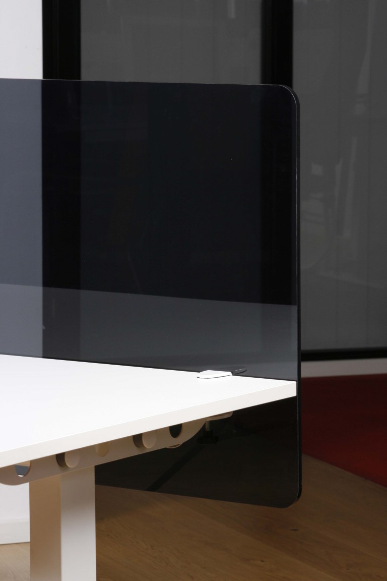 Ecran plexiglas sur-mesure PLEXI - cloison de protection transparente -  Aménagement de bureau - Mahora Concept