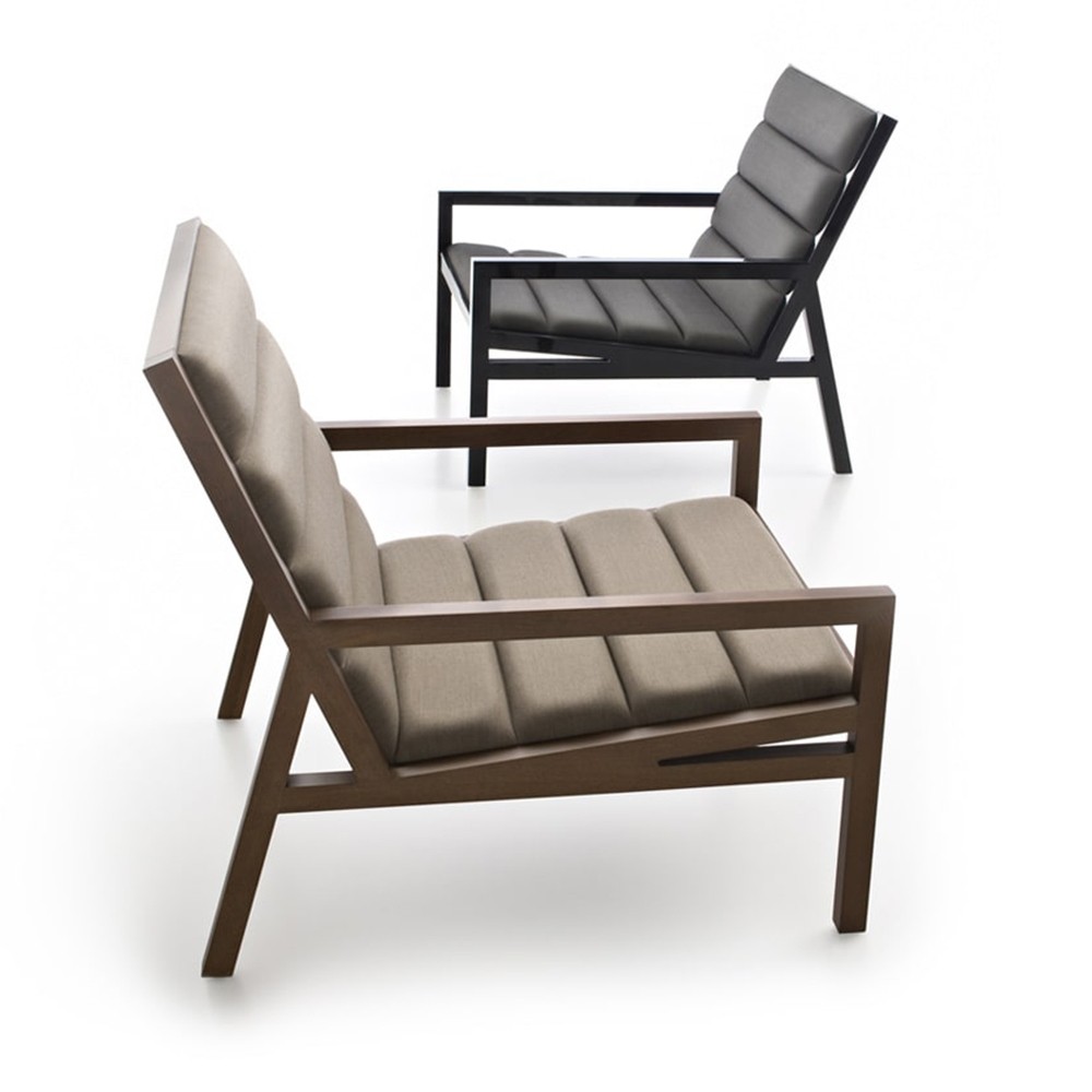 Fauteuil lounge rembourré structure bois massif collection POOLHOUSE