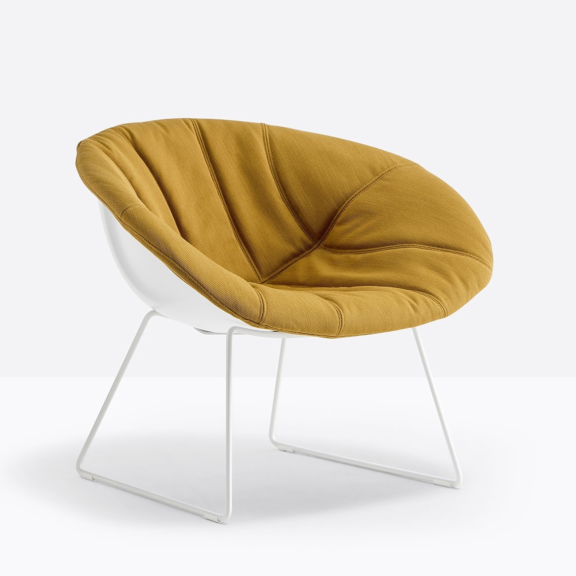 Fauteuil lounge design Gliss revêtement tissu jaune