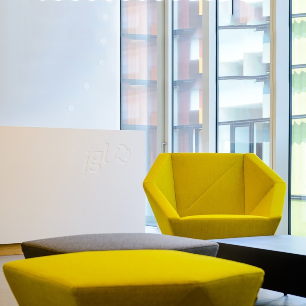 Fauteuil et poufs design tissu jaune 3angle Prostoria