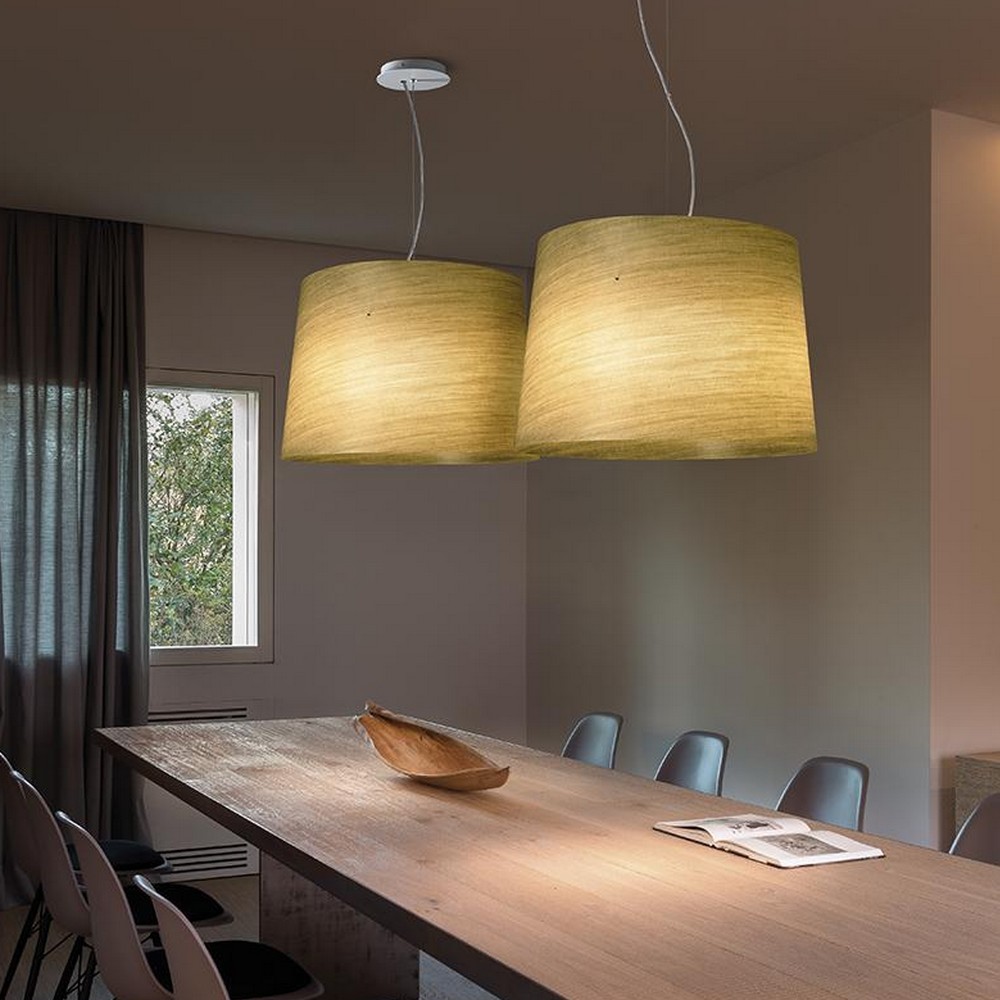 Ambiance chaleureuse et contemporaine grâce aux suspensions GRACE