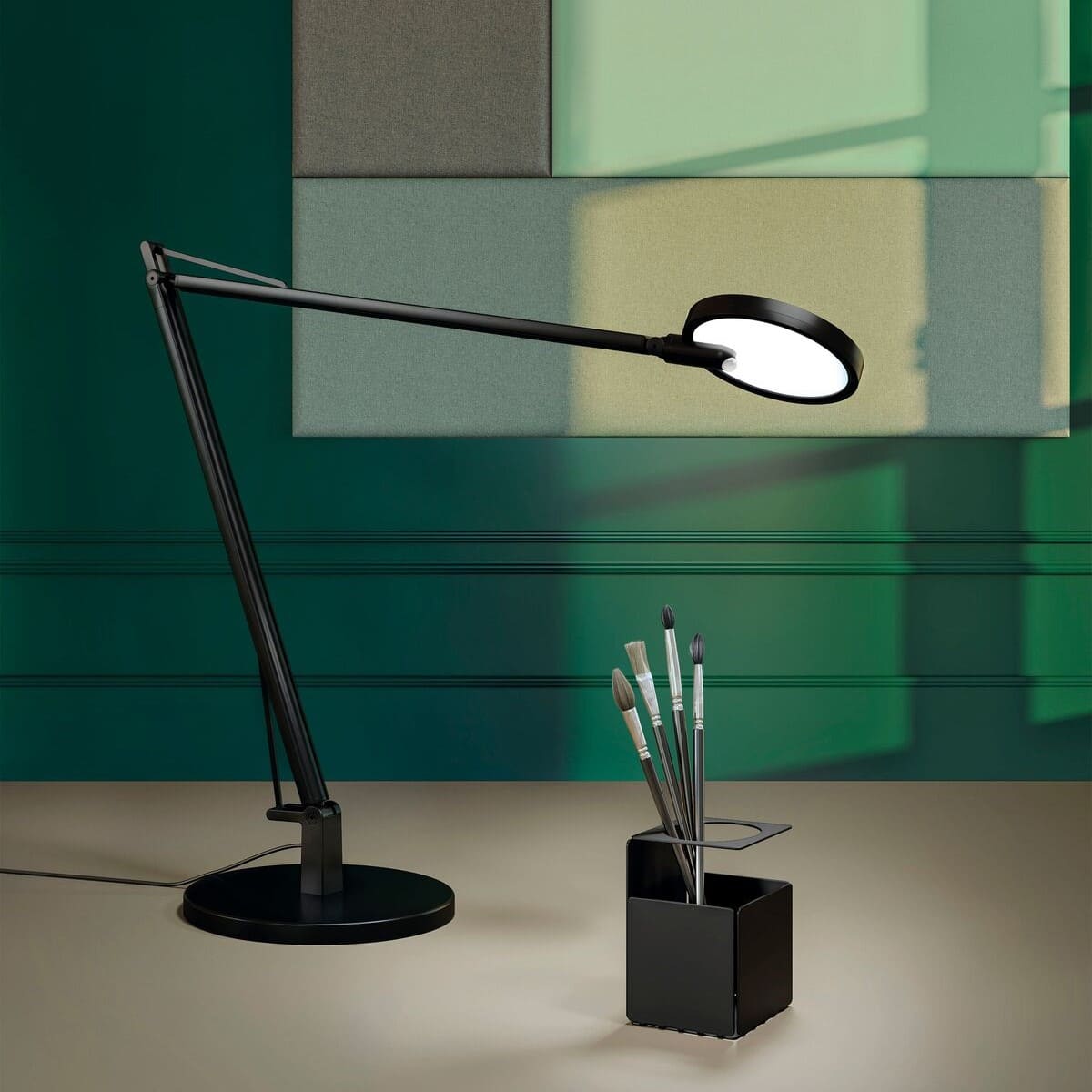 Lampe pour bureau avec piètement plat noir LOOLA Clen