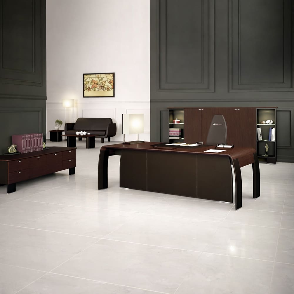 Bureau de direction avec voile de fond en cuir 