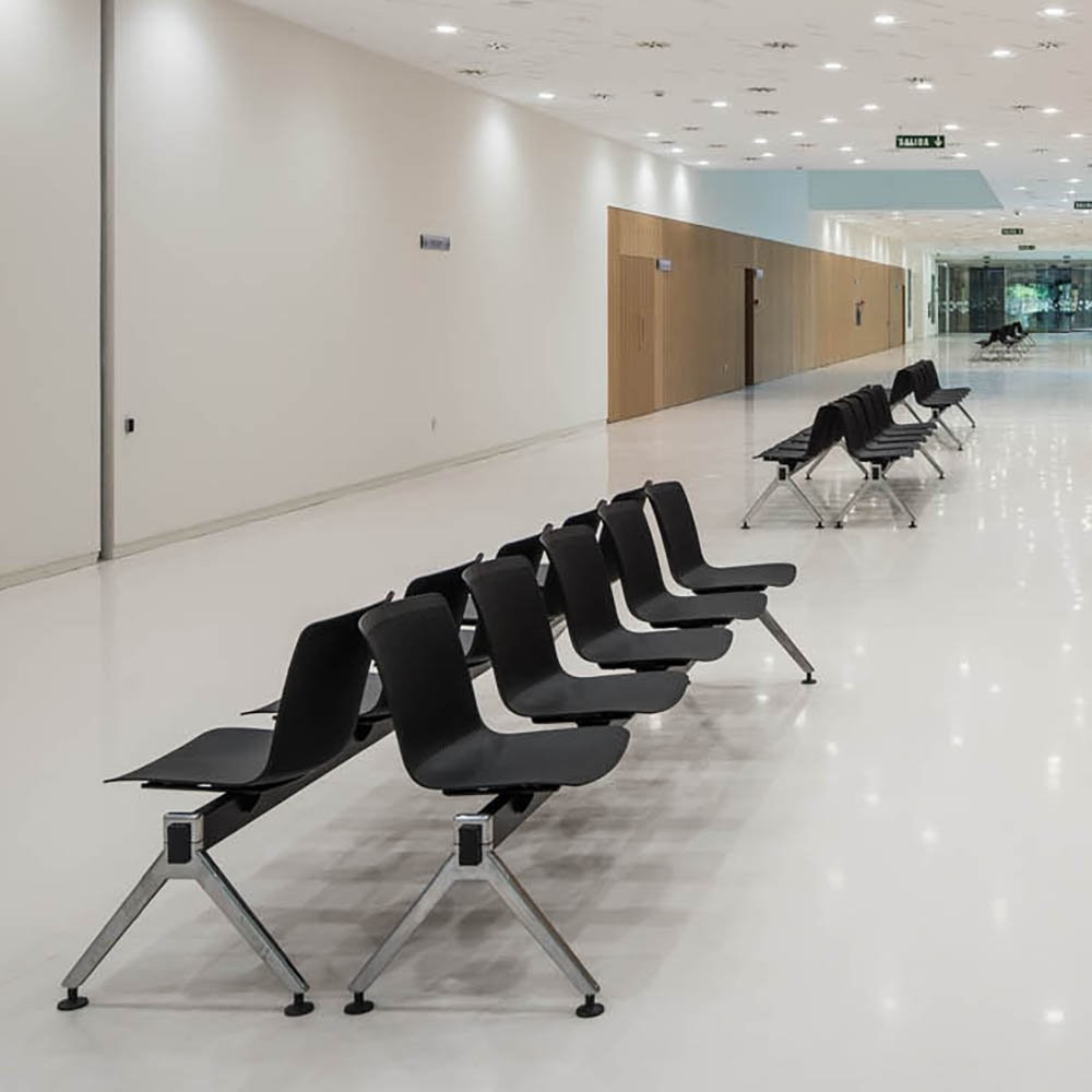 Sièges sur poutre Glove pour aménagement salle d'attente