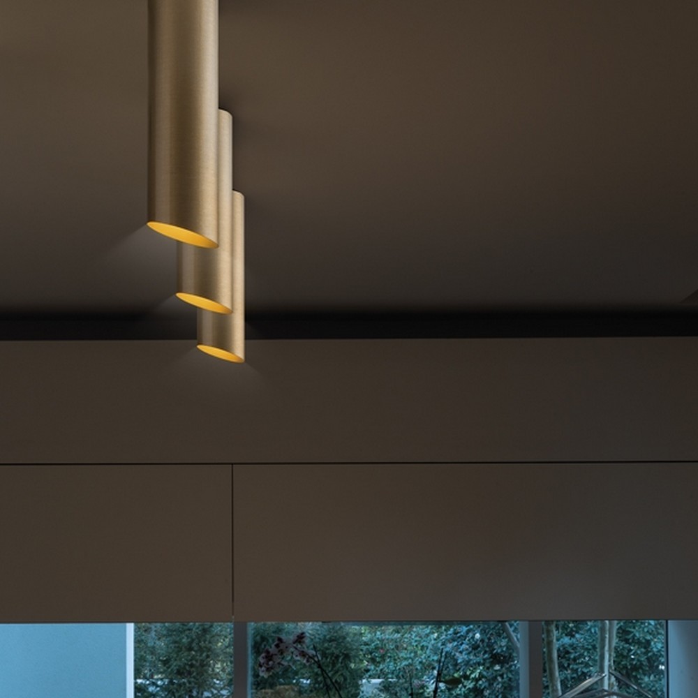 Ambiance design et tamisée grâce aux plafonniers SLICE