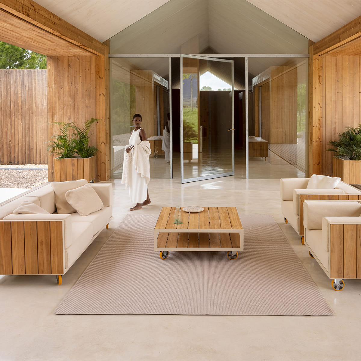 Table basse Vineyard Vondom en aluminium et teck naturel, design Ramón Esteve