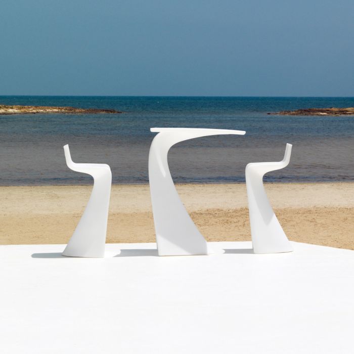 Mobilier outdoor design Wing ensemble table mange-debout et tabouret de bar contemporain Vondom