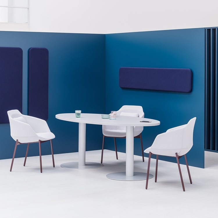 Table de réunion ovale avec pieds centraux