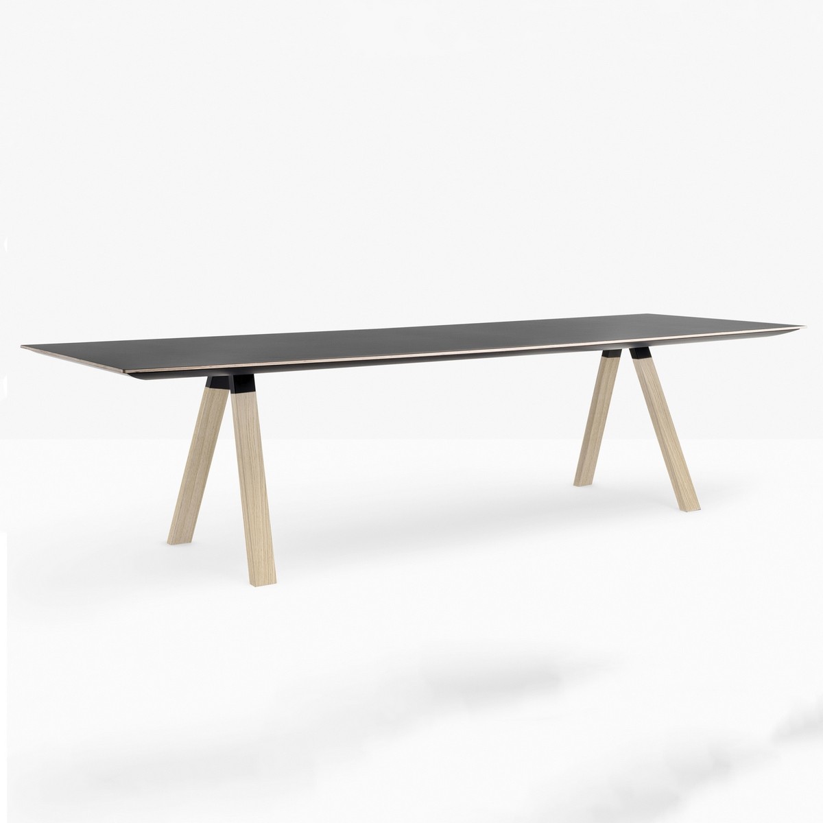 Table de réunion design pied bois Arki Pedrali
