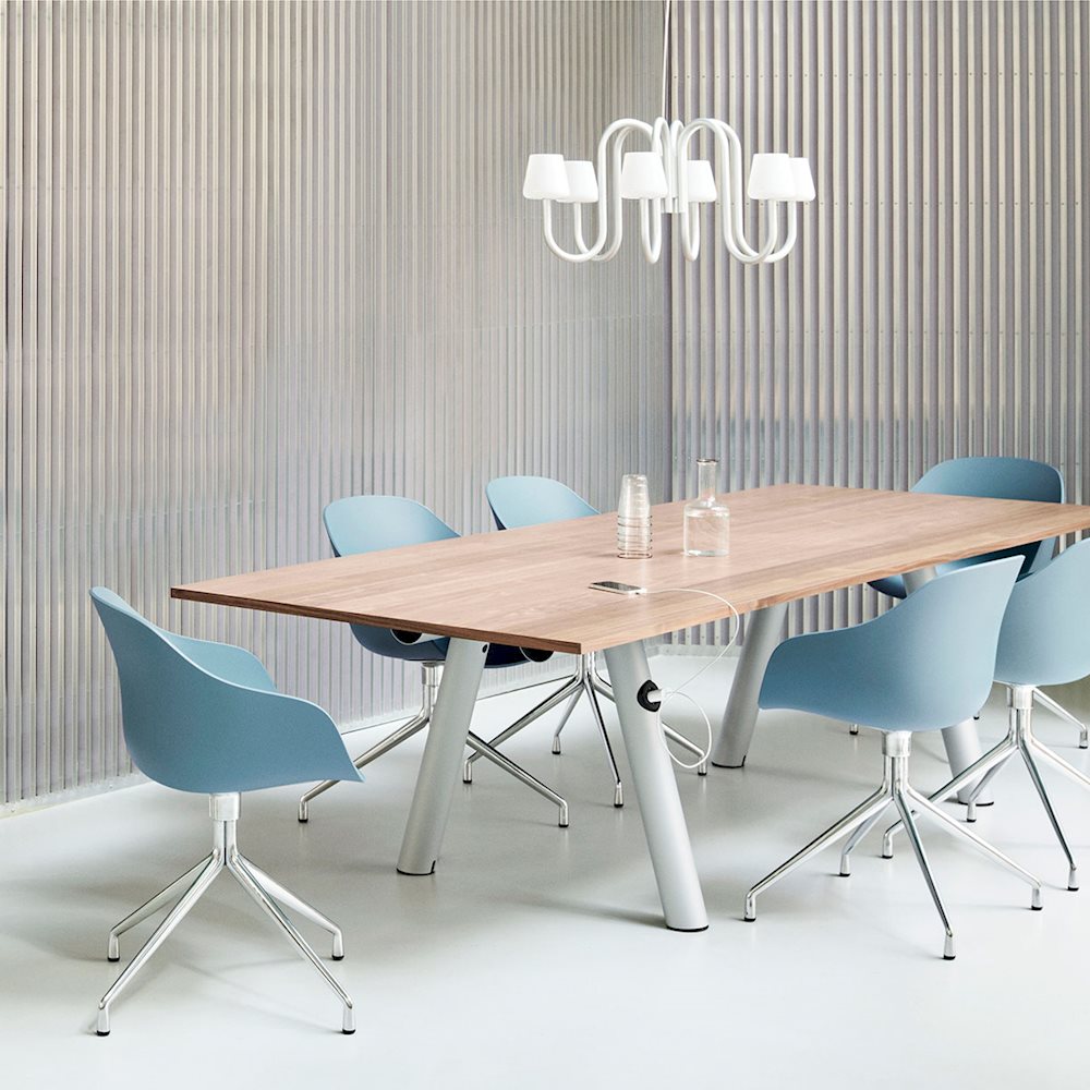 Table de réunion avec électrification au pied collection BOA