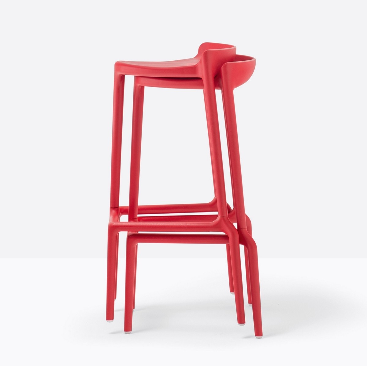 Tabourets de bar empilables rouges Happy Pedrali