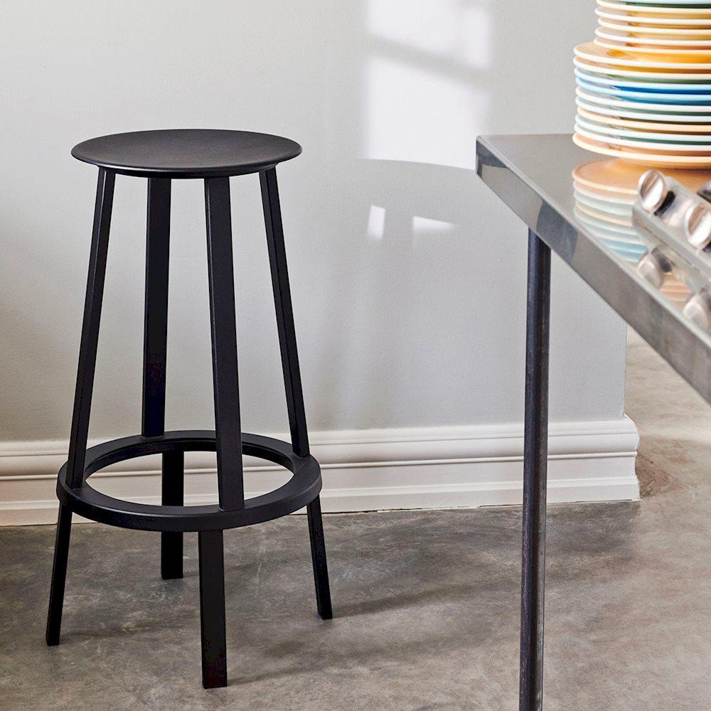 Tabouret de bar en aluminium NOIR collection REVOLVER de chez HAY vendu par MAHORA CONCEPT