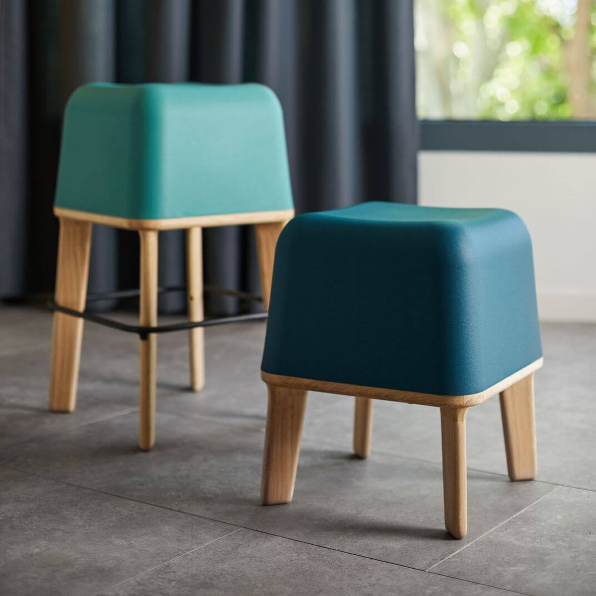 Tabouret design pieds bois ABISKO de BOLN