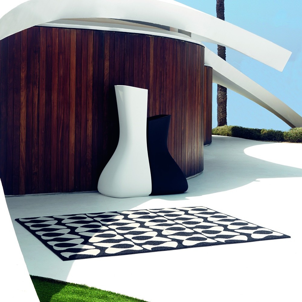 tapis outdoor Vondom You and Me noir et blanc